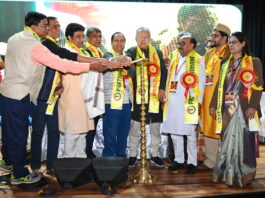 মৌলালিতে অনুষ্ঠিত হলো ‘প্রতিভা সন্ধান’-এর ২৫ বছর পূর্তি উপলক্ষে বিশ্ব সাহিত্য সম্মেলন ২০২৫। ১৪টি দেশের ৫০০-র বেশি সাহিত্যিকের উপস্থিতিতে জমজমাট এই অনুষ্ঠানের বিস্তারিত পড়ুন।