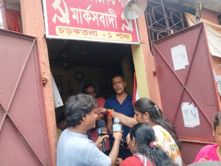 মোহিলা মোর্চার সহ সভানেত্রী অদ্বিতীয়া চক্রবর্তীদ মহাশয় এর উদ্যোগে রাখি বন্ধন অনুষ্ঠান