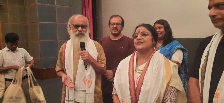 সেলুলয়েডে বেদান্ত দর্শন: রাধা স্টুডিওর মঞ্চে স্বামীজি স্মরণে পরিচালক পাপিয়া অধিকারী